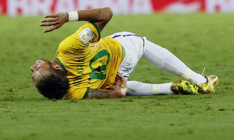 Brasile: Neymar vuole giocare, i medici lo stoppano